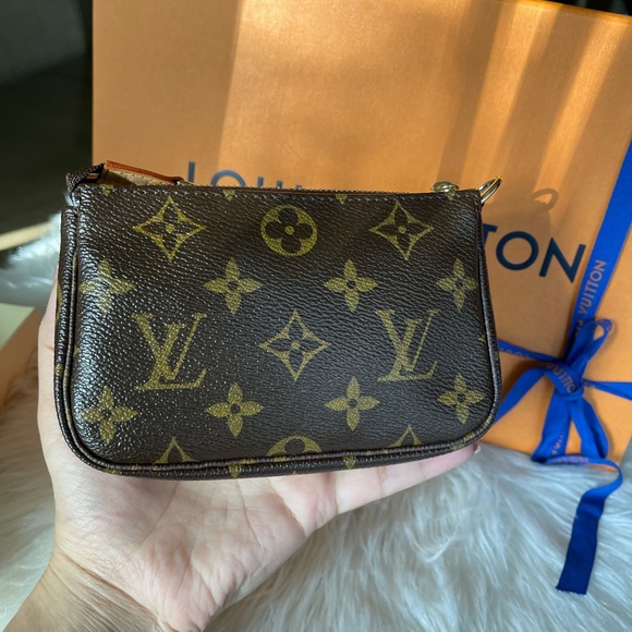 100% Authentic Louis Vuitton monogram mini wristlet FL0038 - Picture 4 of 11